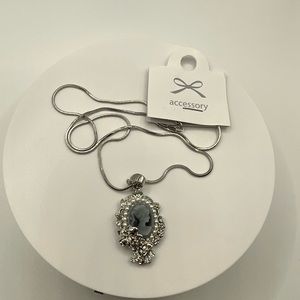 Silver Tone Cameo‎ Necklace NEW